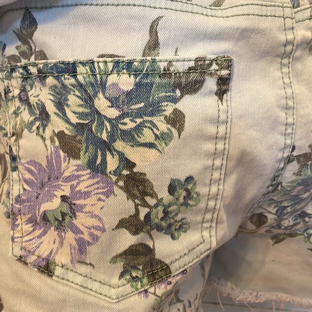 Tinsel Floral Distressed Jean Shorts - Picture 6 of 6